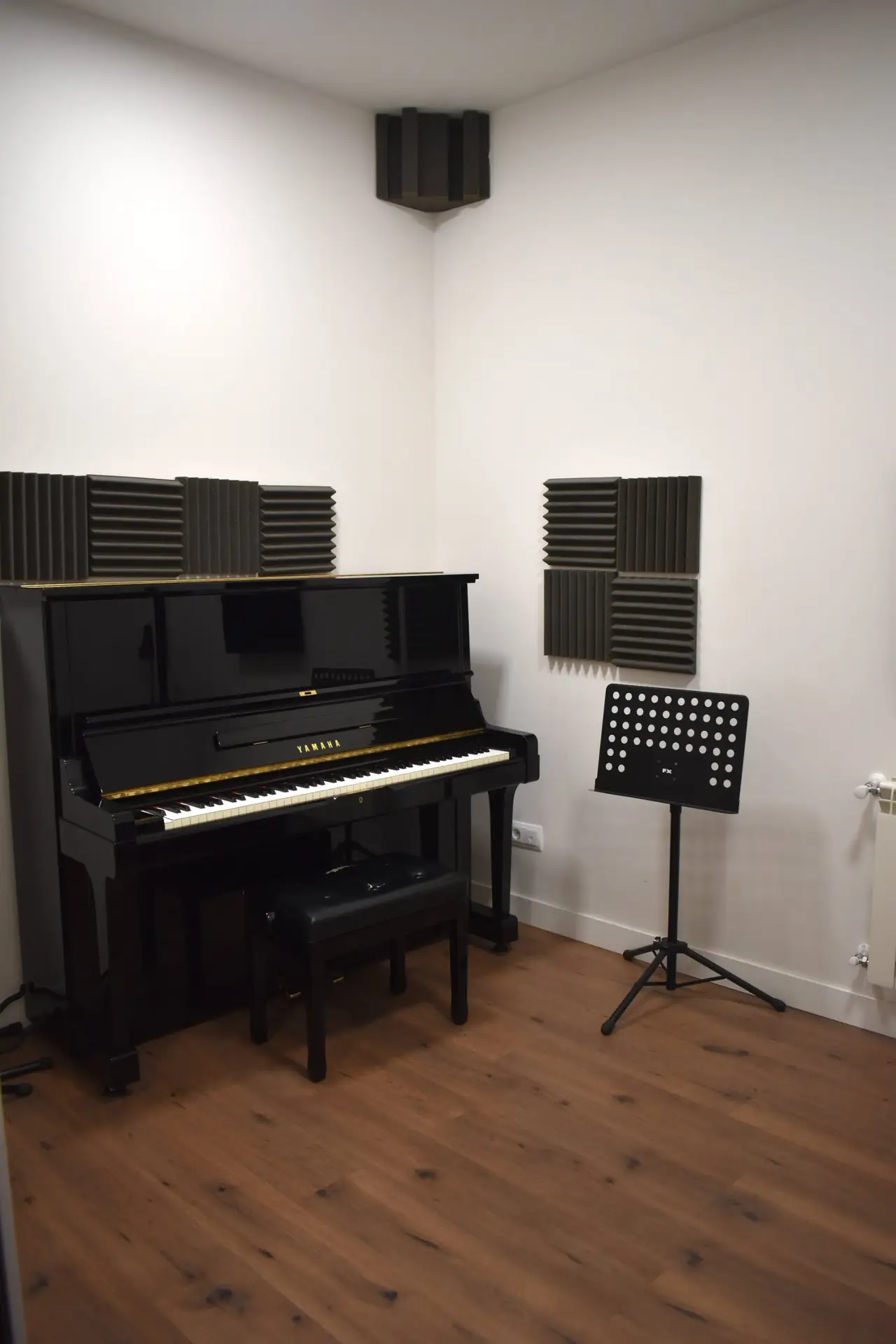 sala de ensayo en madrid con piano