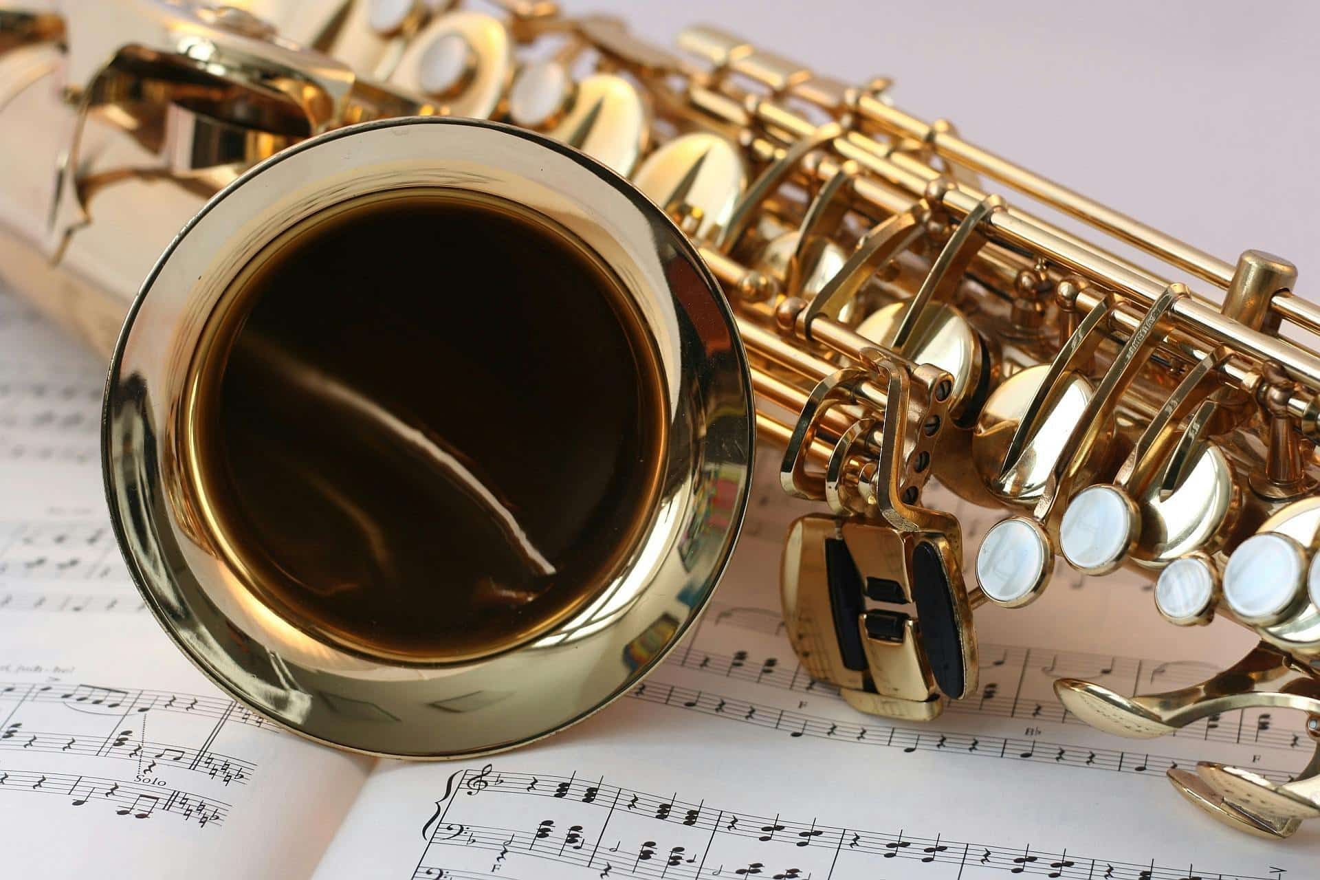 Saxofón tenor